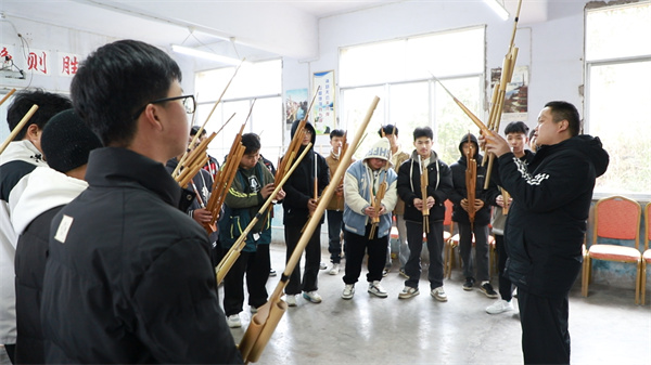 丹寨：非遺文化進(jìn)校園 “活態(tài)”傳承煥新生