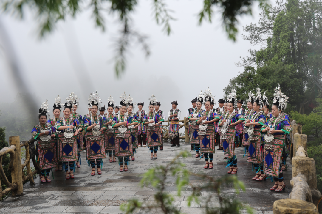 貴州施秉：自然遺產(chǎn)云臺山之巔 非遺侗族大歌震撼唱響