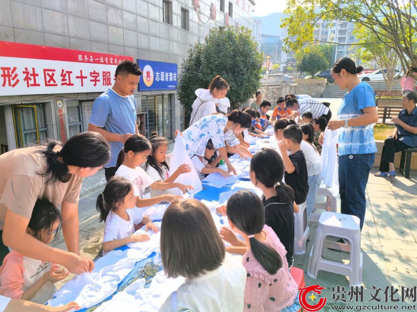 貴州黎平：非遺進(jìn)社區(qū) “繡”出好生活