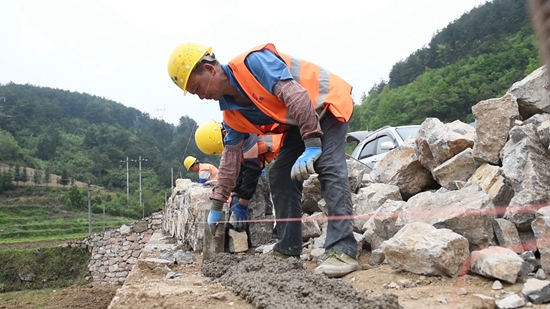 貴州鎮(zhèn)遠(yuǎn)G211大地至小田溪公路改擴(kuò)建工程火熱施工_fororder_4月16日(8)