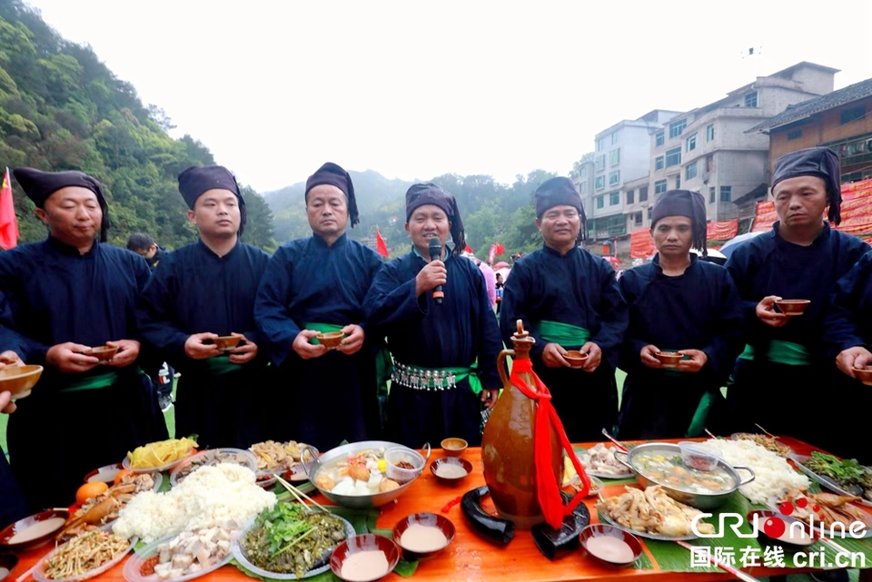 貴州凱里朗利苗寨舉行鼓藏節(jié)“起鼓年”民俗活動_fororder_負(fù)責(zé)鼓藏節(jié)活動的成員  攝影  楊展凌