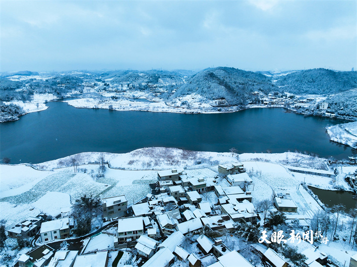 冬游貴州丨貴州黔西：雪中湖泊美如畫