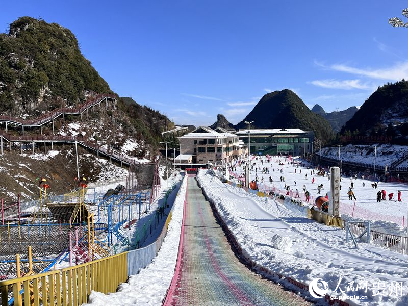 梅花山國(guó)際滑雪場(chǎng)一隅。人民網(wǎng) 陳潔泉攝