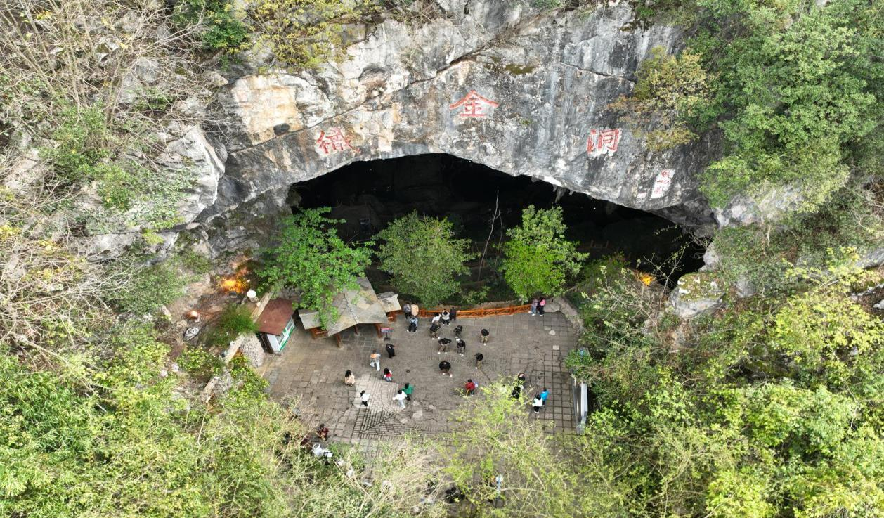 清明假期 貴州織金洞景區(qū)迎來旅游高峰