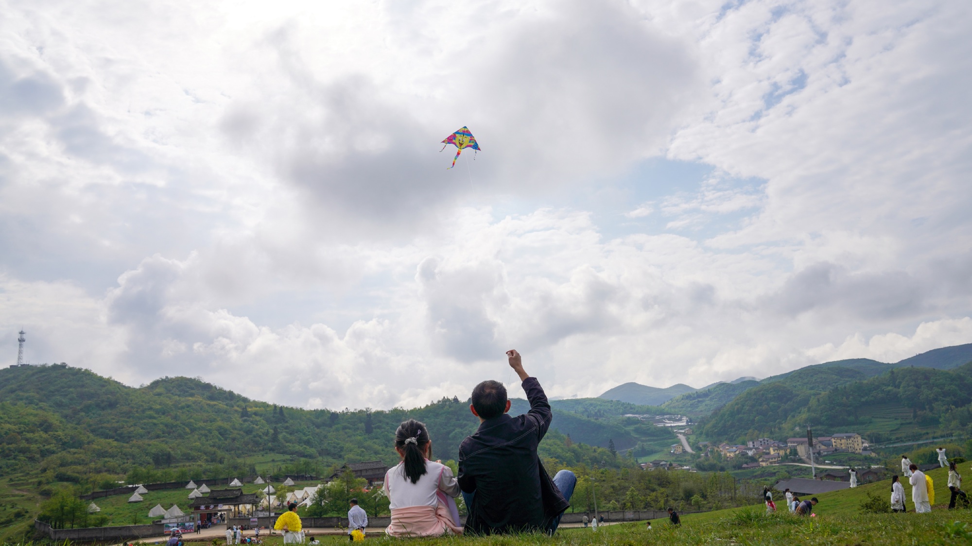 貴州務(wù)川：青草紙鳶 共赴一場(chǎng)春日之約