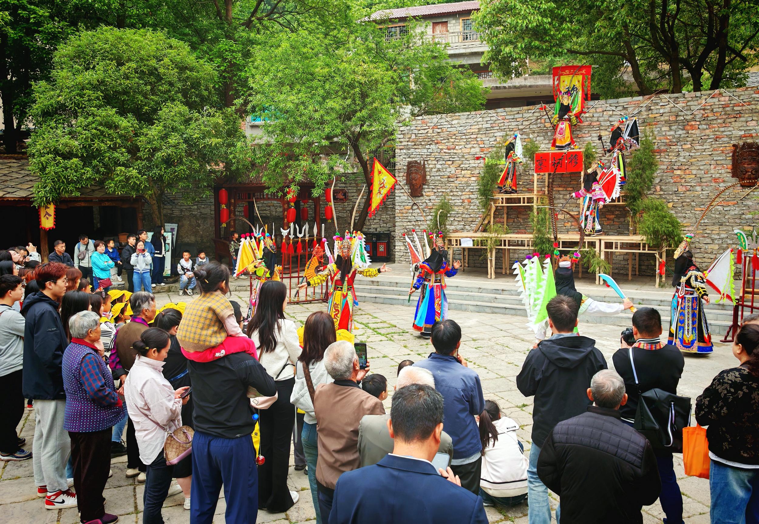 平壩“五一”小長假文旅市場人氣消費兩旺