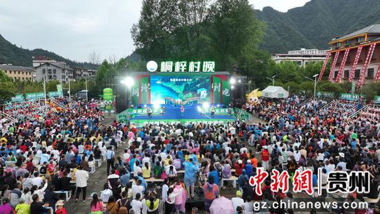 貴州桐梓“村晚”開啟夏季大聯(lián)歡