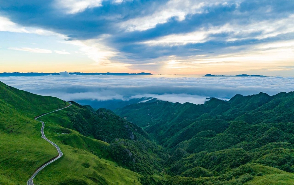 貴州盤州：到烏蒙大草原赴一場浪漫的夏天 聽自由在風(fēng)中“回響”_fororder_微信圖片_20240705150739