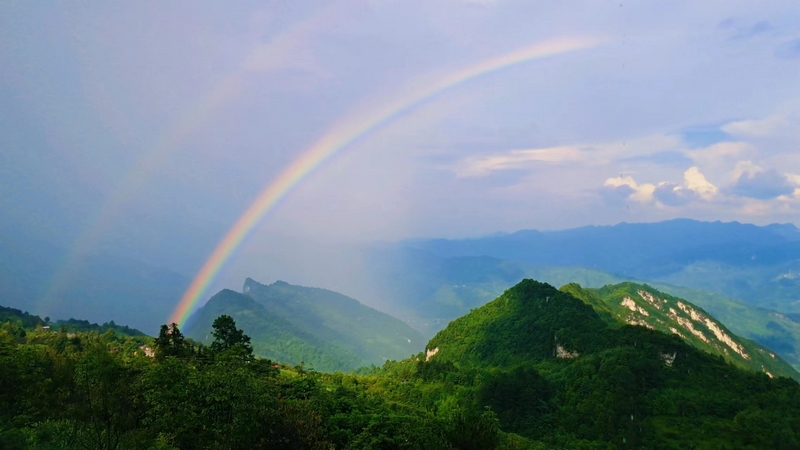 北緯28度習水 習水縣雙龍鄉(xiāng)：游龍?zhí)矫?夏日里的清爽之境