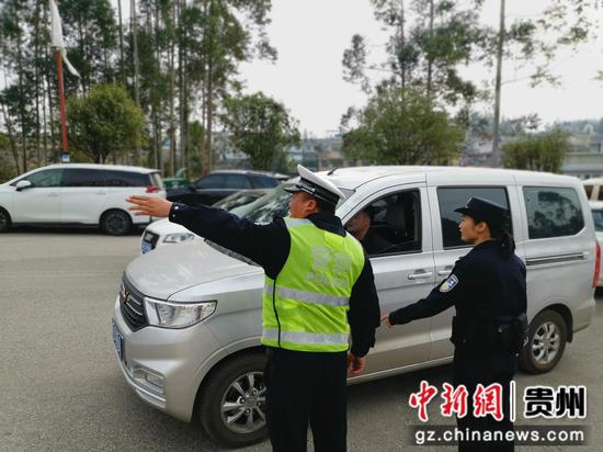 中國(guó)早茶交易中心外圍的交通秩序維護(hù)。