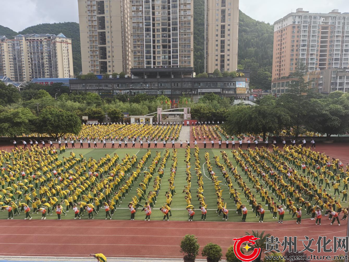 關(guān)嶺龍?zhí)督值赖谝恍W(xué)：陽光大課間 活力滿校園