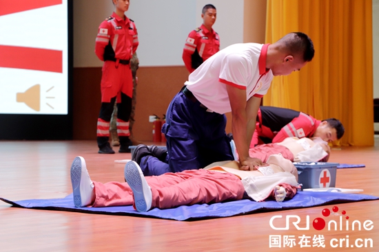 “關(guān)愛生命 救在身邊”貴州省軍地紅十字應(yīng)急救護(hù)大賽在<a href=http://www.gzculture.net target=_blank class=infotextkey>貴陽</a>舉辦