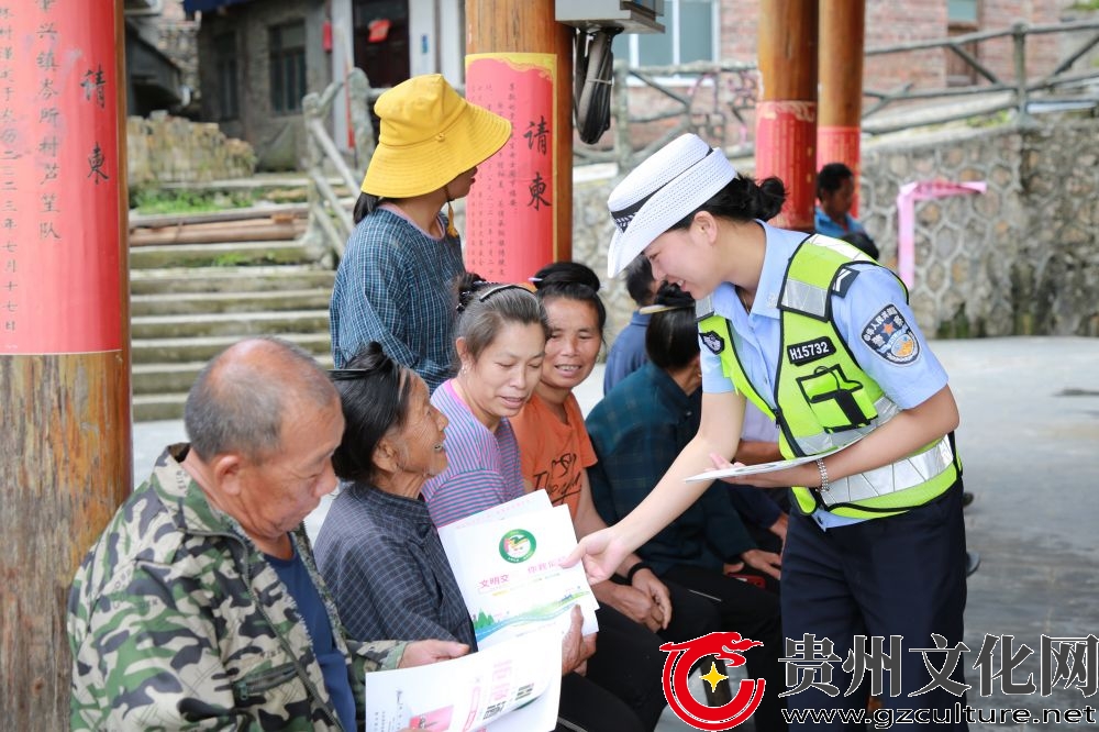 黎平公安：法治宣傳進農(nóng)村 鼓樓院壩普法忙