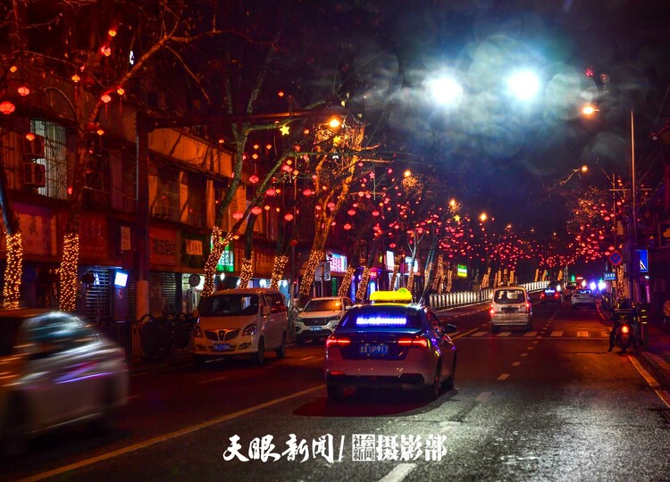 （中首）<a href=http://www.gzculture.net target=_blank class=infotextkey>貴陽</a>：紅紅火火迎新年 年味夜景亮起來