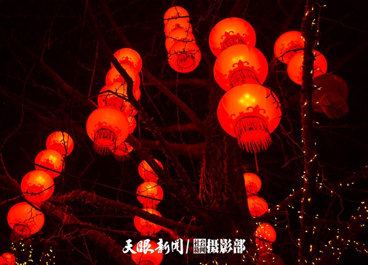 （中首）<a href=http://www.gzculture.net target=_blank class=infotextkey>貴陽</a>：紅紅火火迎新年 年味夜景亮起來