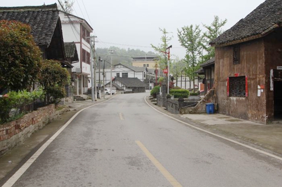 貴州修文大河至紅竹公路獲“貴州省十大最美農(nóng)村路”授牌