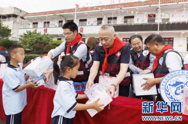 中疾控青年專家把“大健康”裝進山區(qū)孩子的“小課堂”