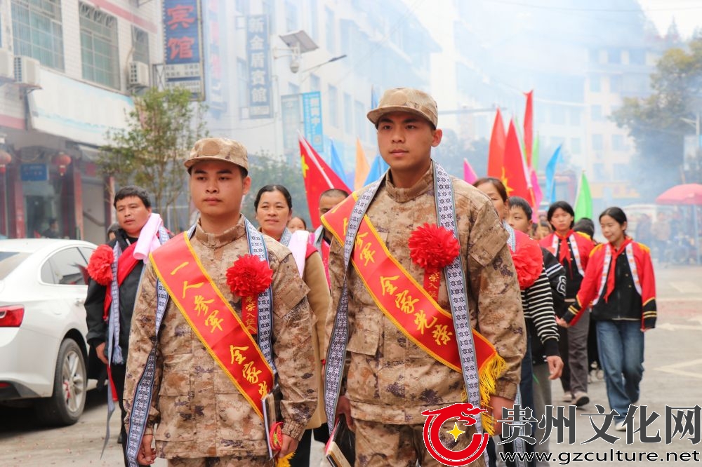 著戎裝 戴紅花 踏征程—黎平縣尚重鎮(zhèn)舉行新兵入伍歡送儀式