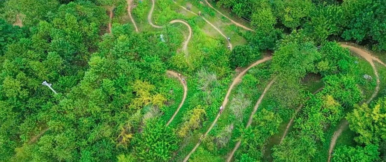 山地自行車越野賽道俯瞰圖。