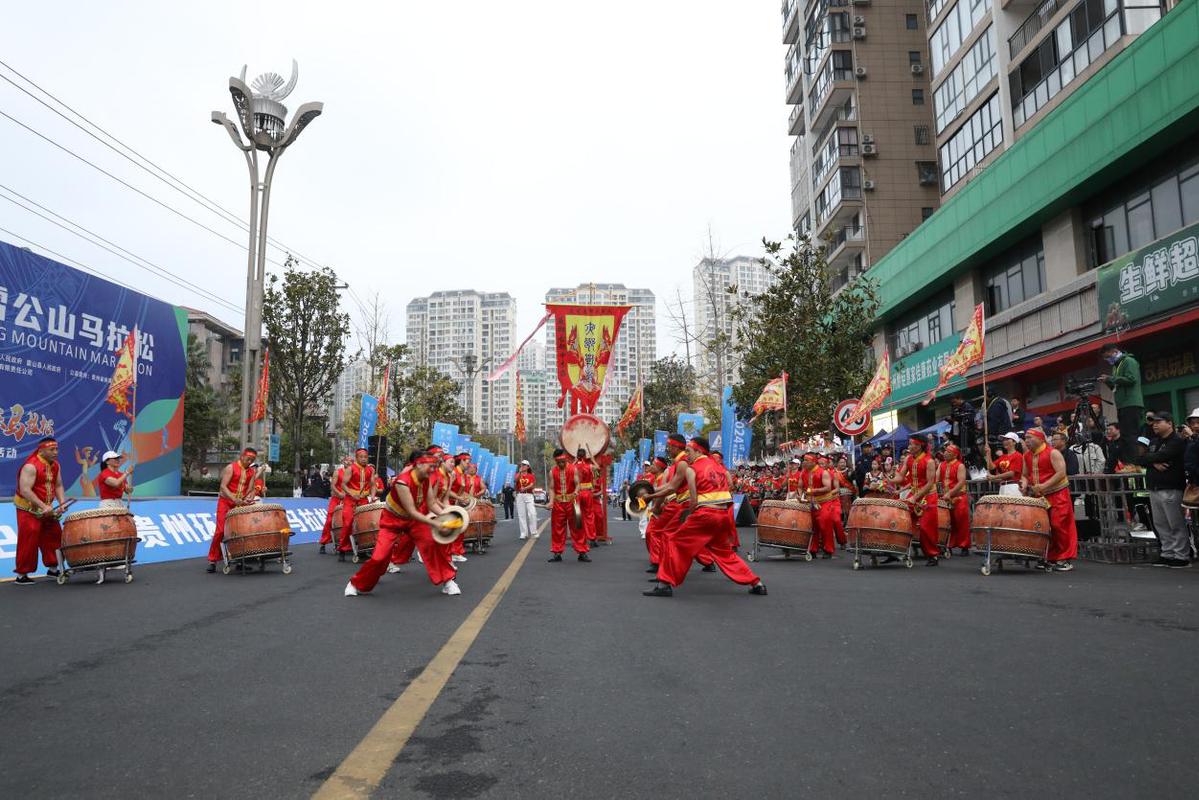 “最炫民族風(fēng)·歡樂馬拉松” 2024 貴州環(huán)雷公山馬拉松賽圓滿舉行