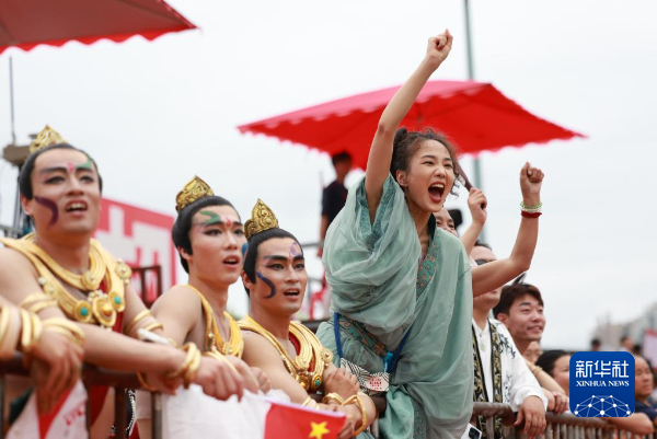 貴州刮起“最炫民族風(fēng)”——端午“村超”里的文藝展演現(xiàn)場特寫