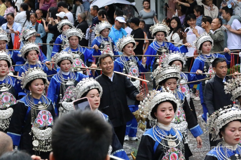 抬龍頭、賽龍舟……貴州鎮(zhèn)遠“花樣”體旅活動慶端午