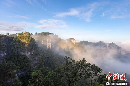 施秉縣喀斯特世界自然遺產(chǎn)地云臺(tái)山一隅?！∧ス鹳e　攝