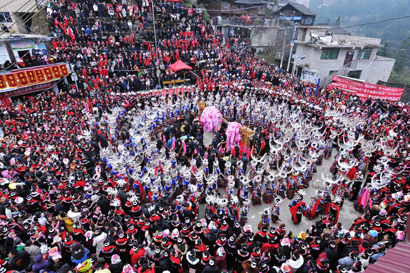 節(jié)日的海洋—烏燒苗年蘆笙會(huì)盛景（李玉貴  攝）局