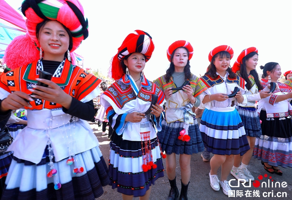 貴州鐘山：萬人齊聚跳花樹祭祖先_fororder_微信圖片_20240325164058