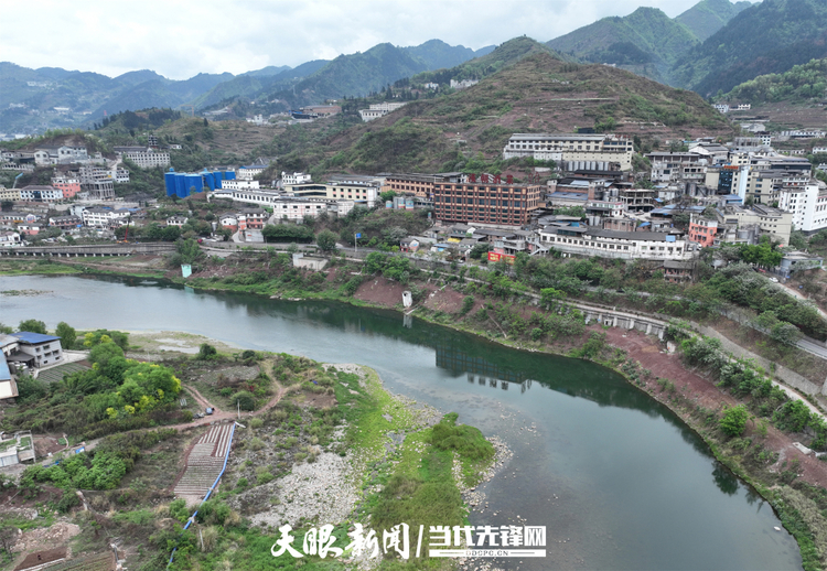 （中首）“飛閱”貴州茅臺鎮(zhèn)