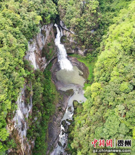 貴州省道真仡佬族苗族自治縣陽(yáng)溪鎮(zhèn)拍攝的羊洞河峽谷風(fēng)光