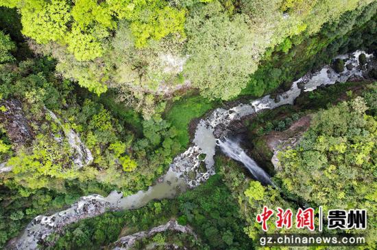 貴州省道真仡佬族苗族自治縣陽(yáng)溪鎮(zhèn)拍攝的羊洞河峽谷風(fēng)光