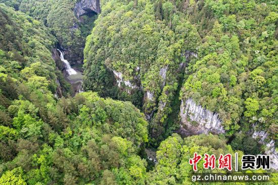 貴州省道真仡佬族苗族自治縣陽(yáng)溪鎮(zhèn)拍攝的羊洞河峽谷風(fēng)光