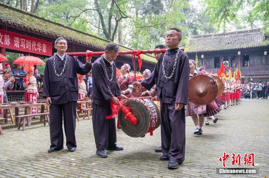 5月15日，黃平“四月八”民俗活動現(xiàn)場。