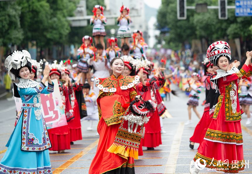 貴陽：民族巡游大聯歡 共迎中國旅游日