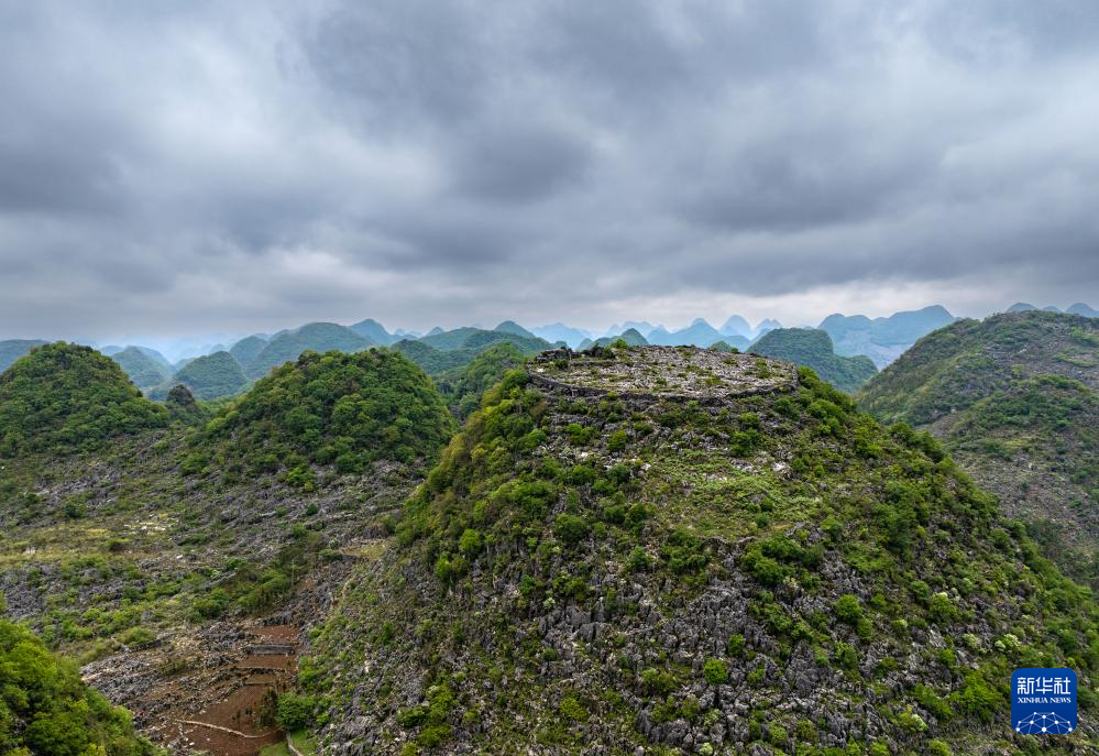 貴州興義：“消失”的山峰