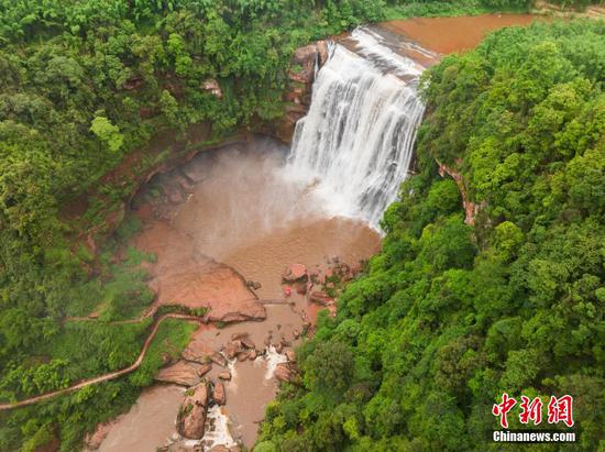 5月27日，航拍赤水丹霞旅游區(qū)·赤水大瀑布。