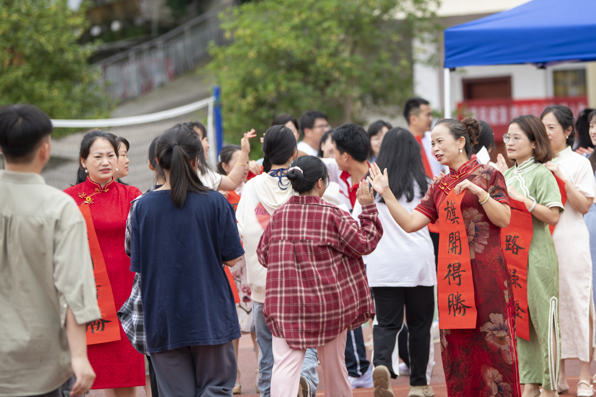 貴州從江：高考拉開(kāi)帷幕 考生執(zhí)筆為戰(zhàn)