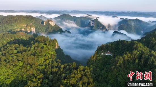 航拍施秉云臺(tái)山風(fēng)景美如畫(huà)