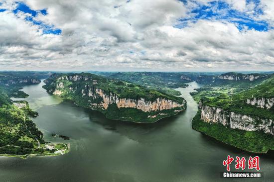 航拍貴州烏江源百里畫廊 風(fēng)景美如畫