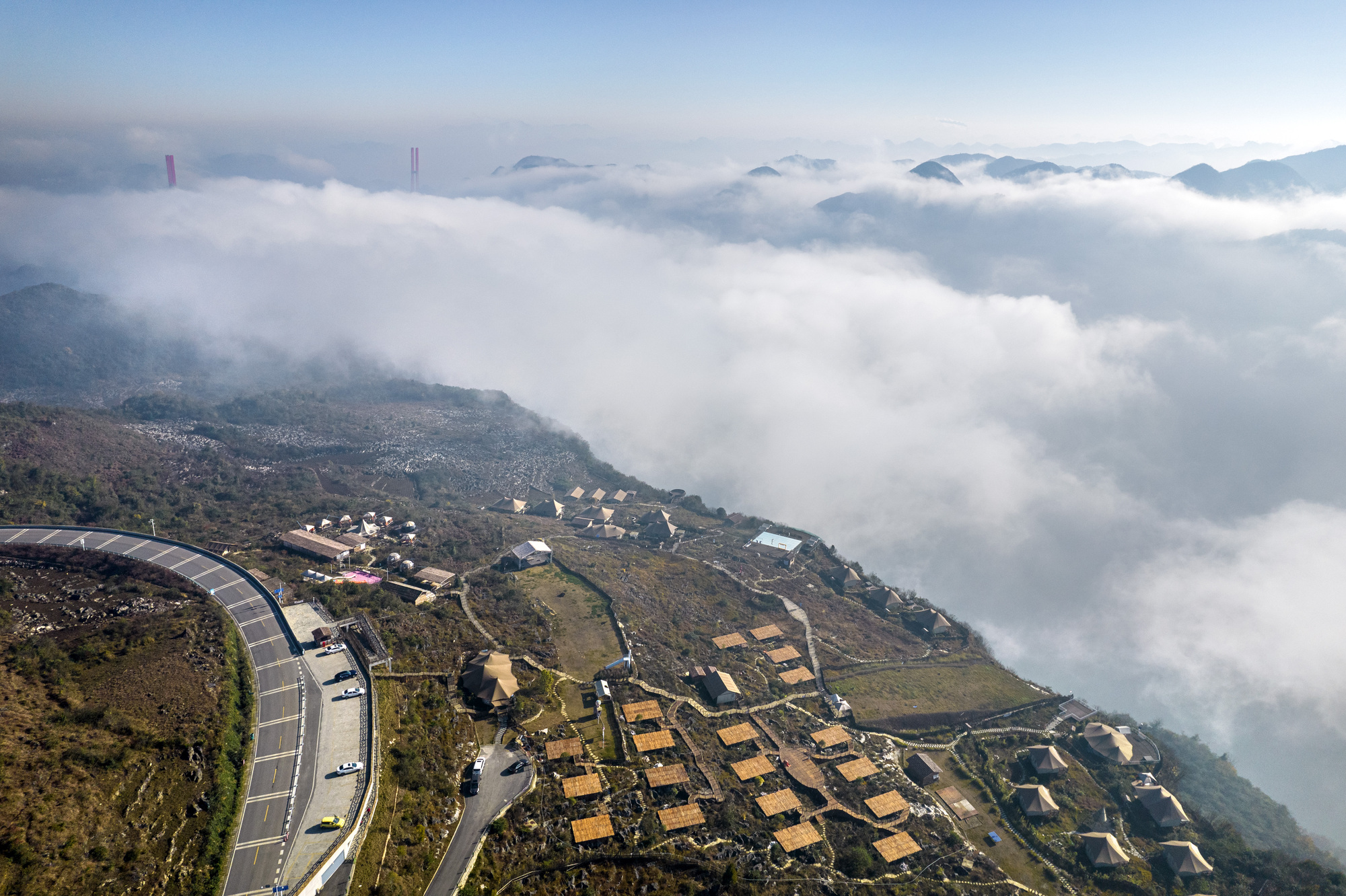 貴州黔西：露營基地景色美